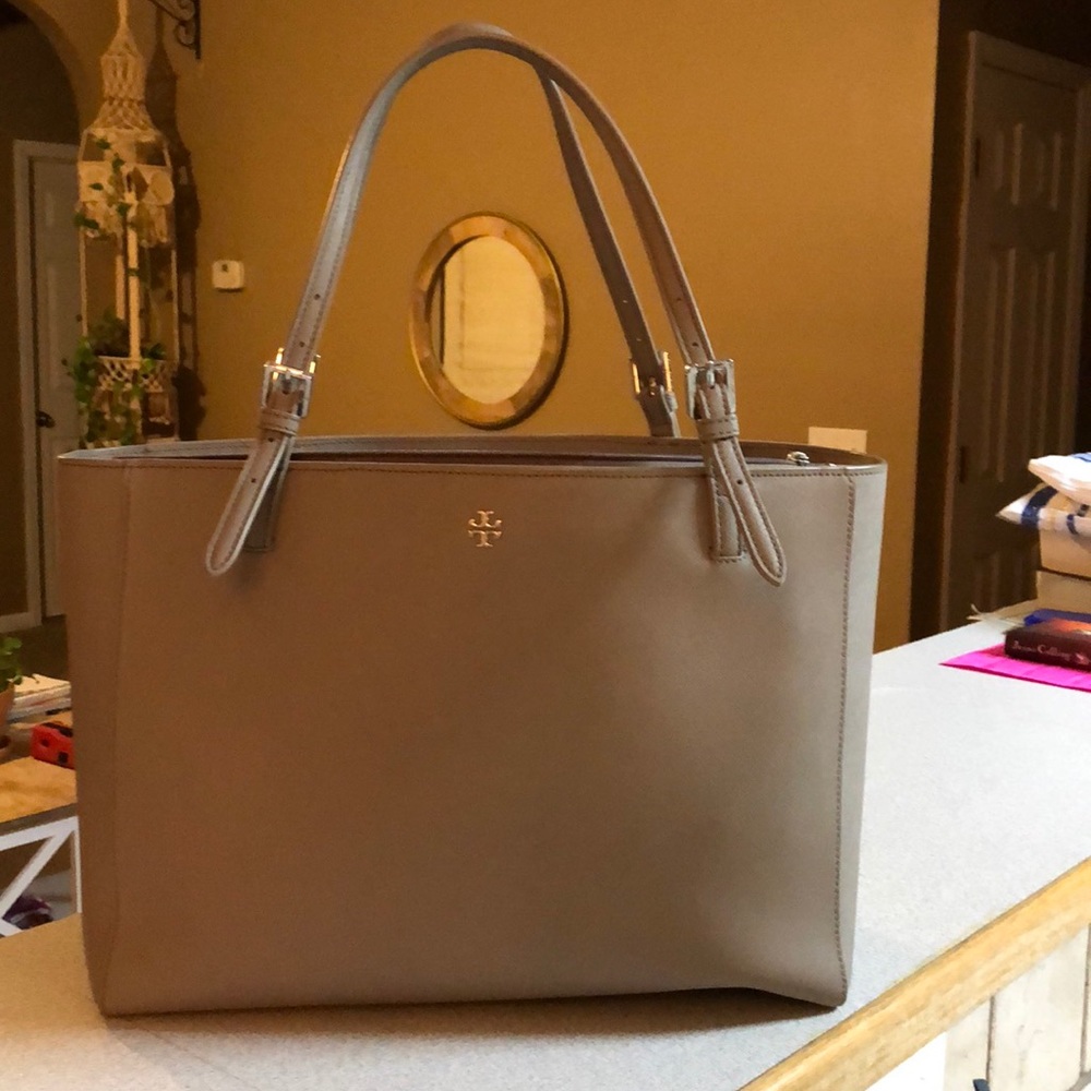 Large Tory Burch tote in french gray